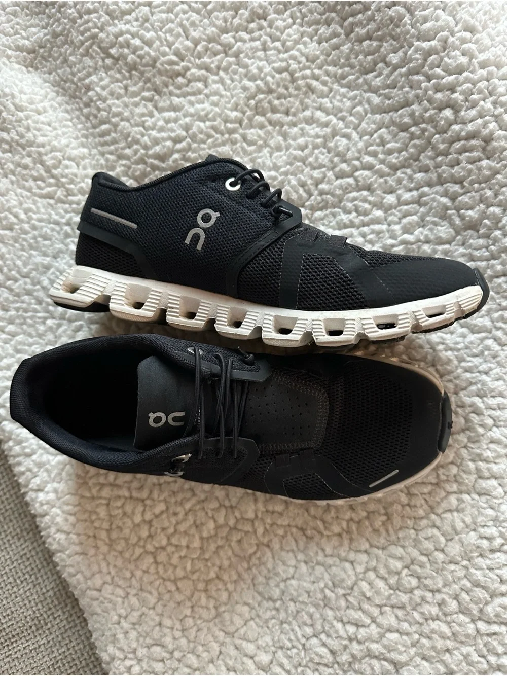 On Cloud Running Shoes - Black